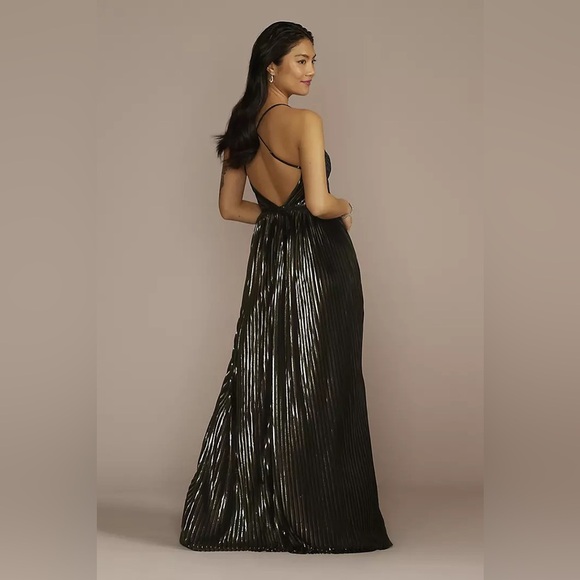 DAVIDS BRIDAL GALINA SIGNATURE
Metallic Pleated A-Line with Slit - Picture 2 of 9